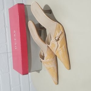 Guess by Marciano Tan Brushed slide in pointed shoes. ORIGINAL BOX. Lightly worn
